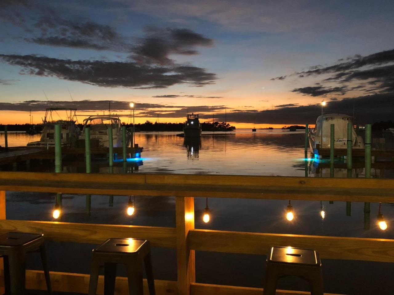 Full Moon Hotel & Restaurant Salinas Bagian luar foto
