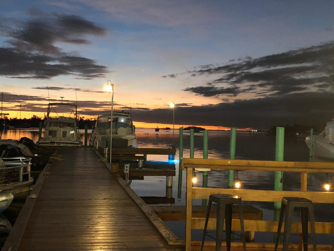 Full Moon Hotel & Restaurant Salinas Bagian luar foto