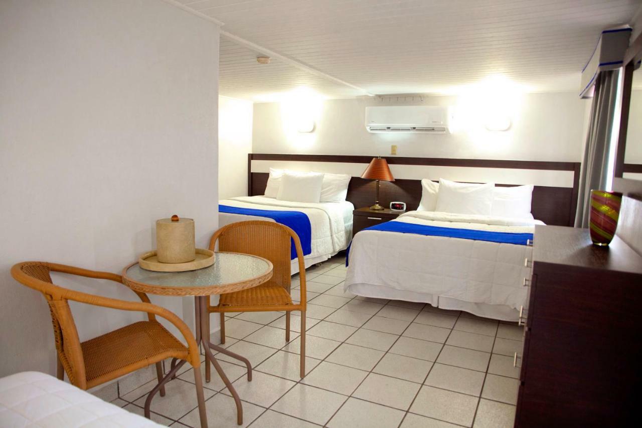 Full Moon Hotel & Restaurant Salinas Bagian luar foto